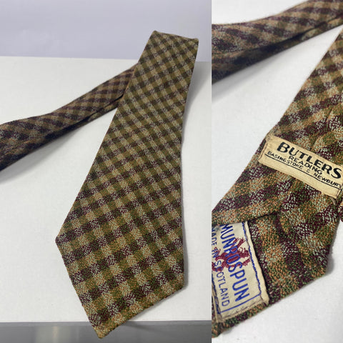 1940s tie Munrospun made in Scotland in brown and green box check, no lining and open backs with short blade at 127cm long 9cm wide. No damage.